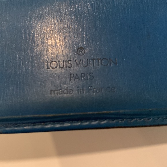 Authentic Louis Vuitton Epi Marco Wallet. Code# MI0992.  Offers are welcome 🌸 - Picture 5 of 15